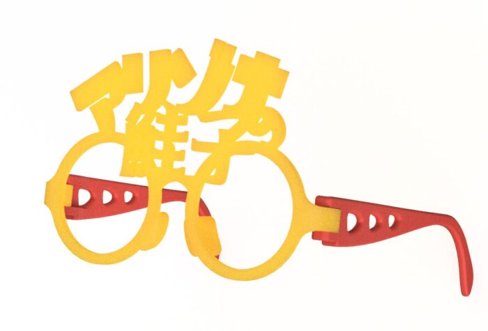 デザイナーと相談しながら作れる、オリジナル伊達めがね　アリゾナの鮭子