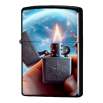 エルフが持つ火が付いたジッポーライターZIPPO