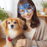 犬好き女の子が、だて眼鏡をかけている。