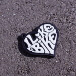 ハート形の「I LIKE BIKE」蓄光キーホルダー　アイライクバイク - 画像 (5)