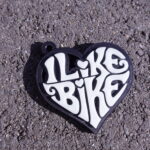 ハート形の「I LIKE BIKE」蓄光キーホルダー　アイライクバイク - 画像 (6)