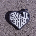 ハート形「I LIKE BIKE」蓄光キーホルダー