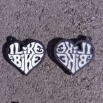 ハート形の「I LIKE BIKE」蓄光キーホルダー　アイライクバイク - 画像 (8)