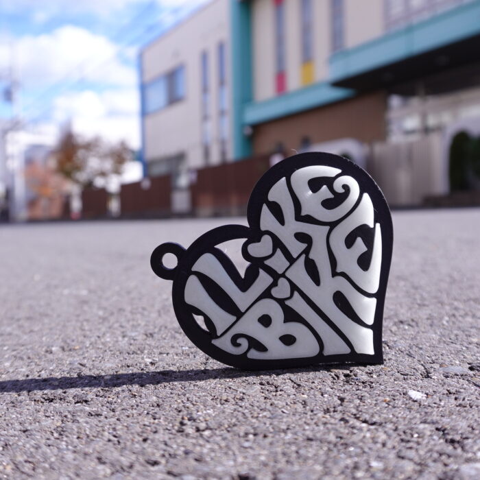 ハート形「I LIKE BIKE」蓄光キーホルダー