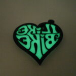 ハート形の「I LIKE BIKE」蓄光キーホルダー　アイライクバイク - 画像 (23)