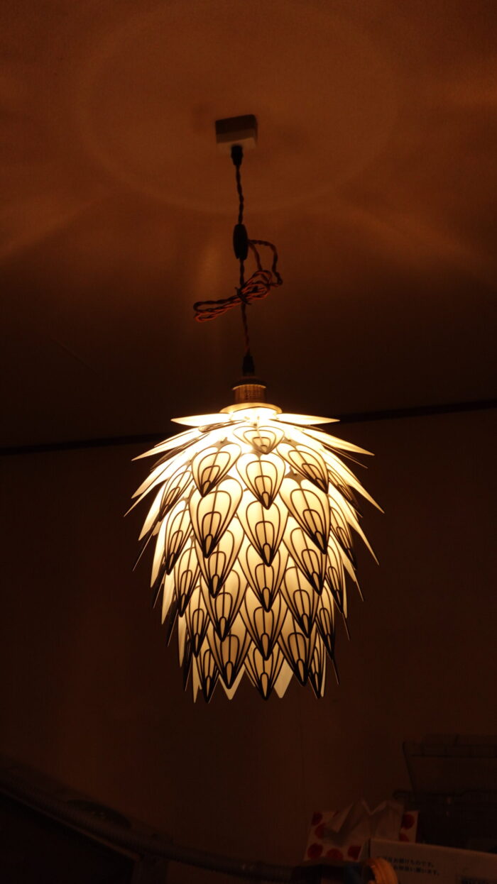 「ルミナリーフ（ひかりば）6W・LED」葉が織りなす繊細なデザインと、温かな光が融合したペンダントライト - 画像 (16)