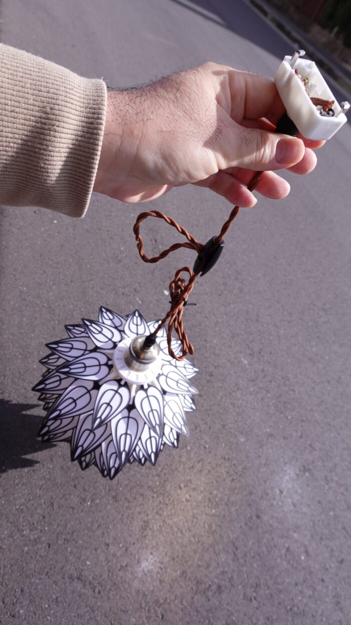 「ルミナリーフ（ひかりば）6W・LED」葉が織りなす繊細なデザインと、温かな光が融合したペンダントライト - 画像 (8)