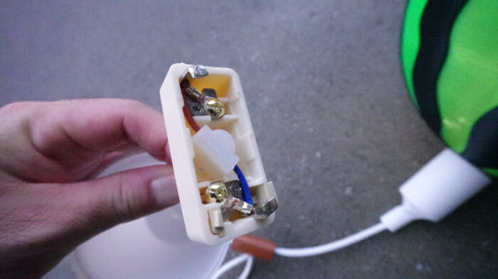 【種までリアルに再現！】お部屋がたちまち夏仕様に！ インパクト抜群の「スイカのペンダントライト」 - 画像 (5)