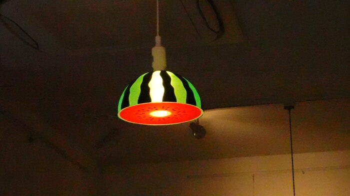 【種までリアルに再現！】お部屋がたちまち夏仕様に！ インパクト抜群の「スイカのペンダントライト」 - 画像 (6)